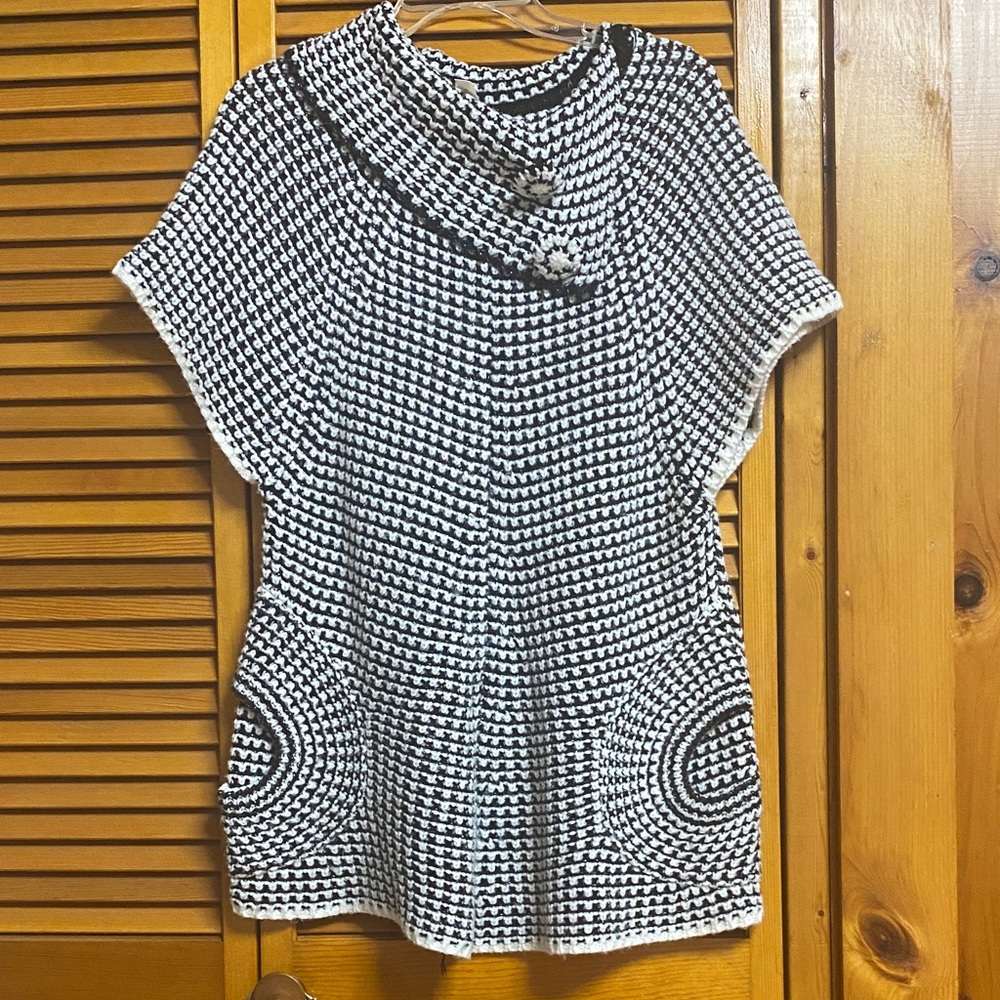 Shoreline Monochrome Knit Poncho length 29”pit to pit 20”